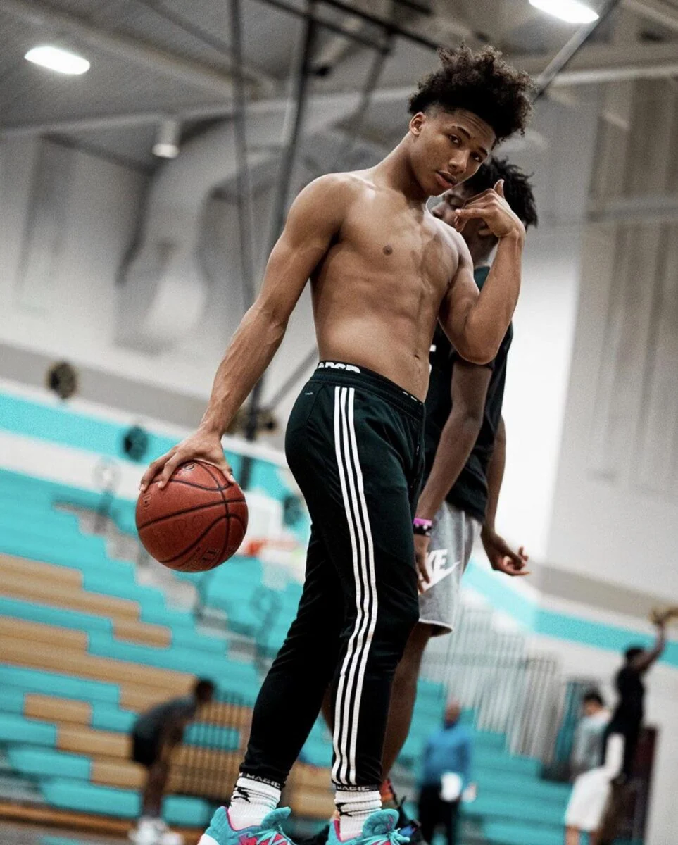 How tall is Mikey Williams, height, biography, net worth — Heights Compare