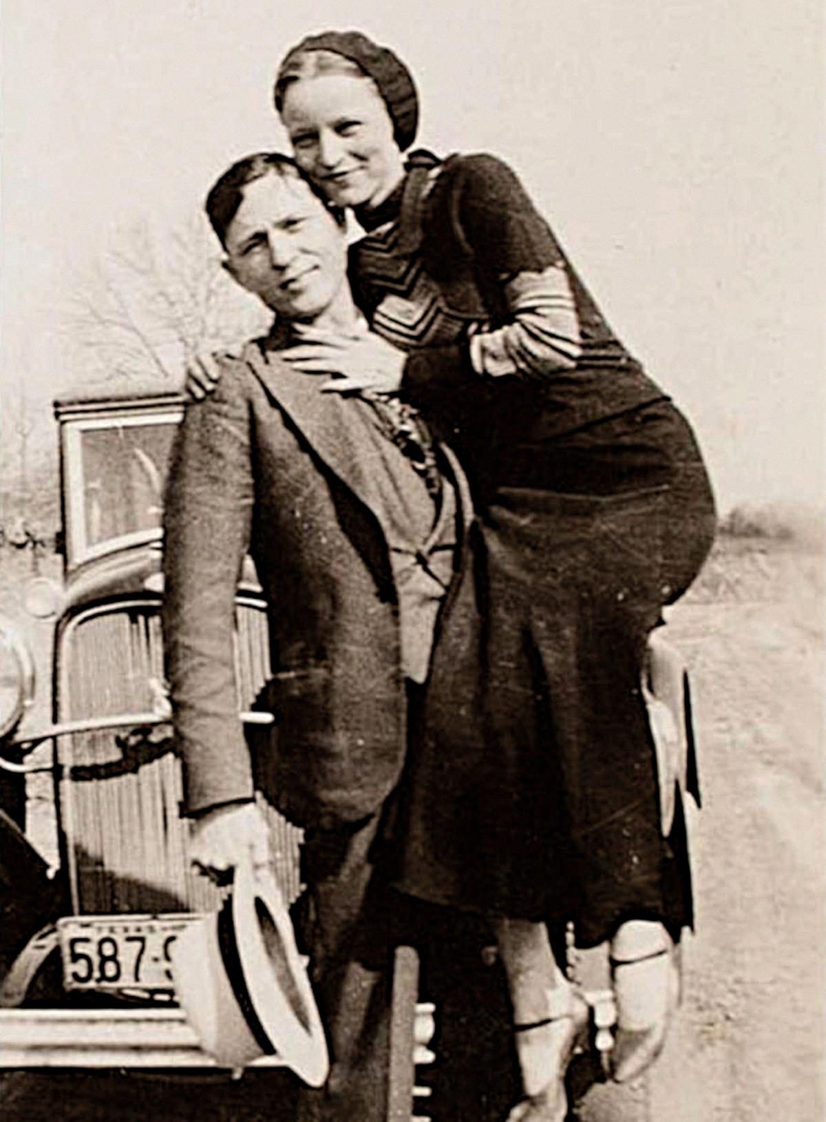 bonnie and clyde bodies inside car