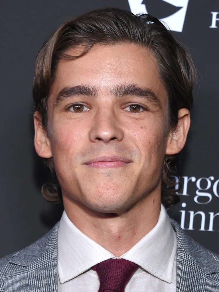 brenton thwaites 1674354139