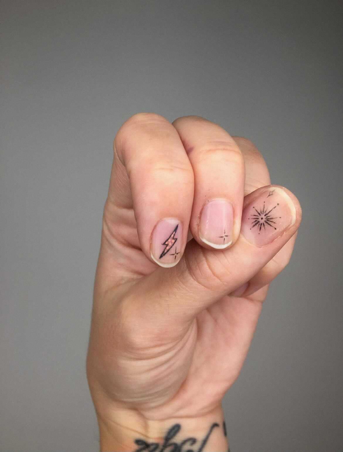 Rubbing No-No: How to Soothe That Irritating Tattoo Itch!