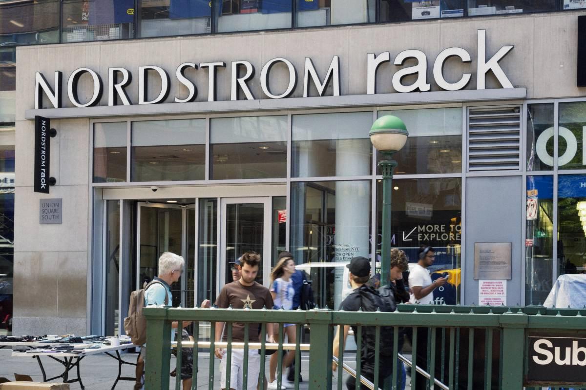 can i use a nordstrom gift card at nordstrom rack