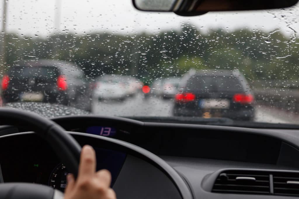 driving jeep in rain 1674914155