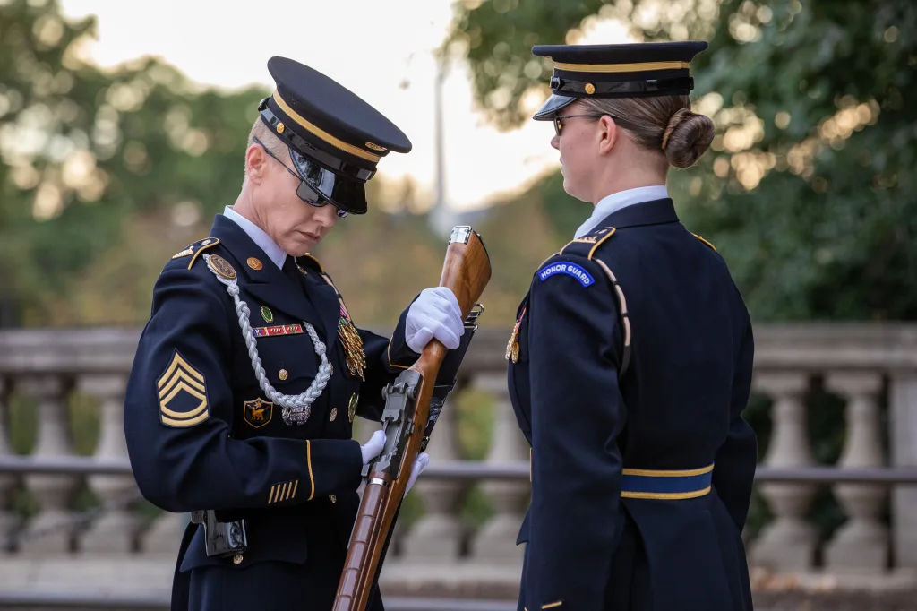 tomb of the unknown soldier female guard 1673330469