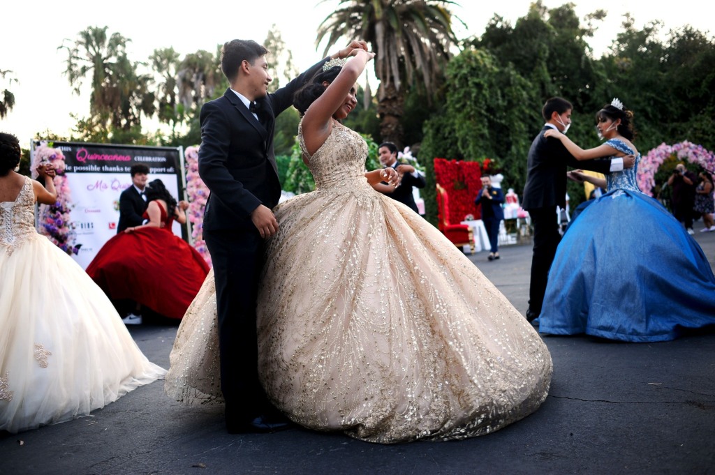 Chambelan in a Quinceanera 1675257589