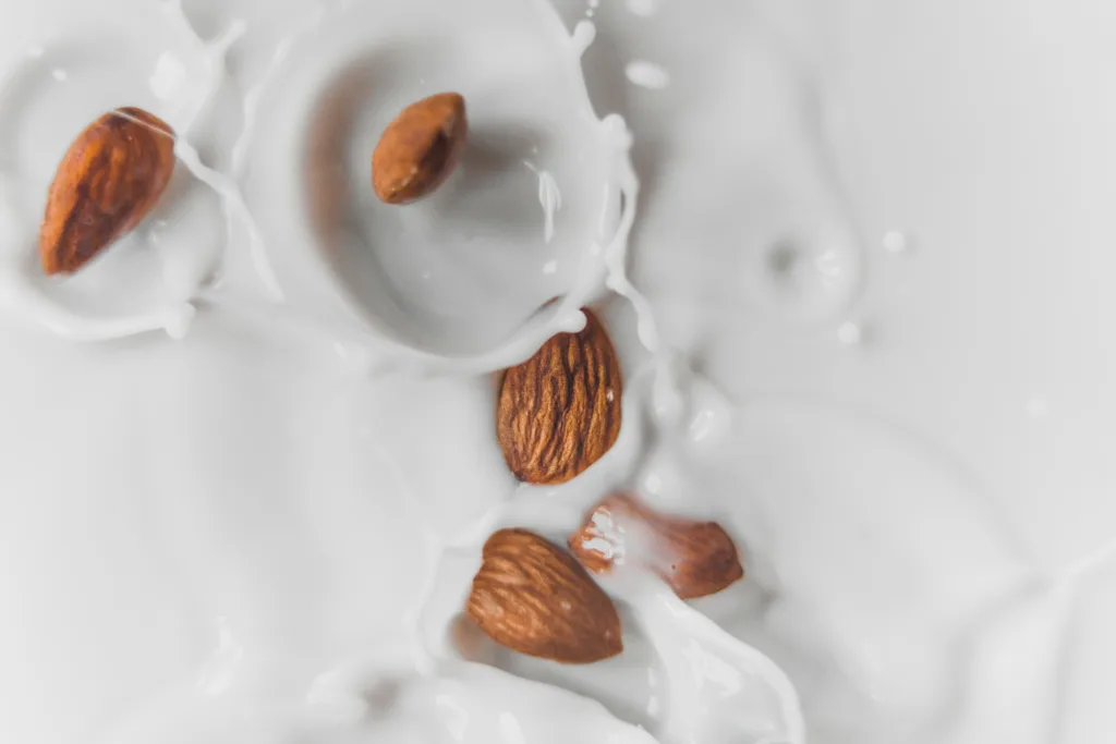 almond milk 1678873977