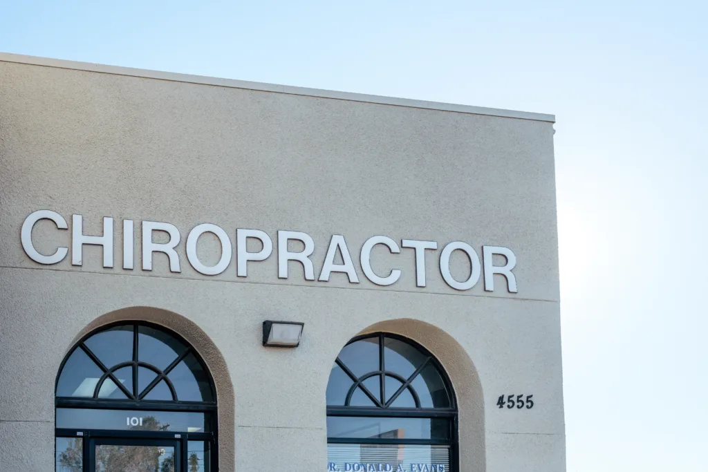 chiropractor 1678387674