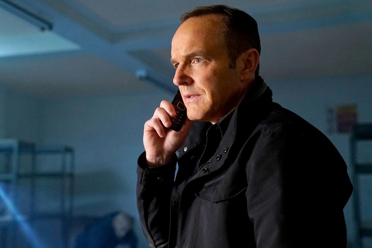 do the avengers know coulson is alive