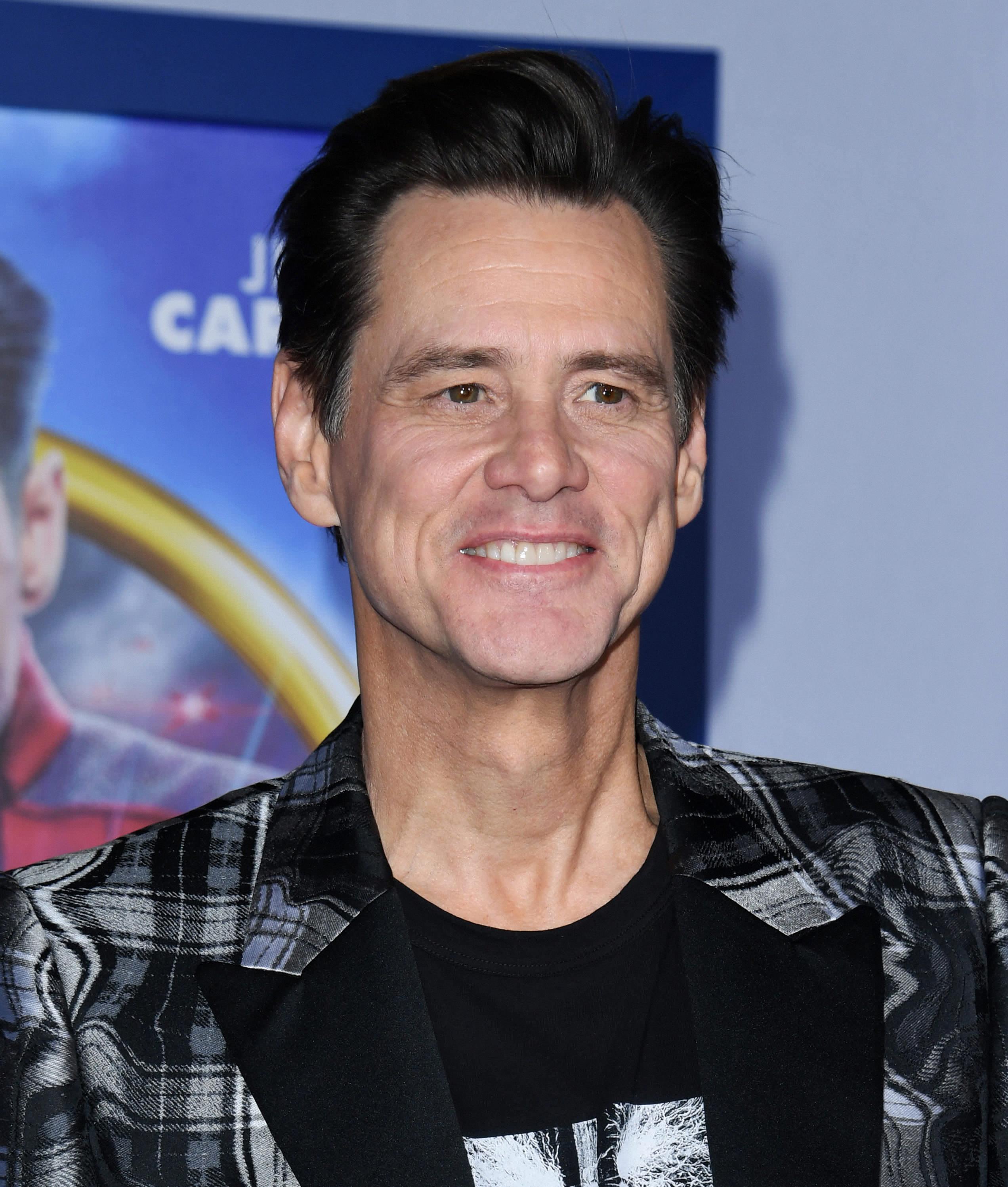 does jim carrey have fake teeth