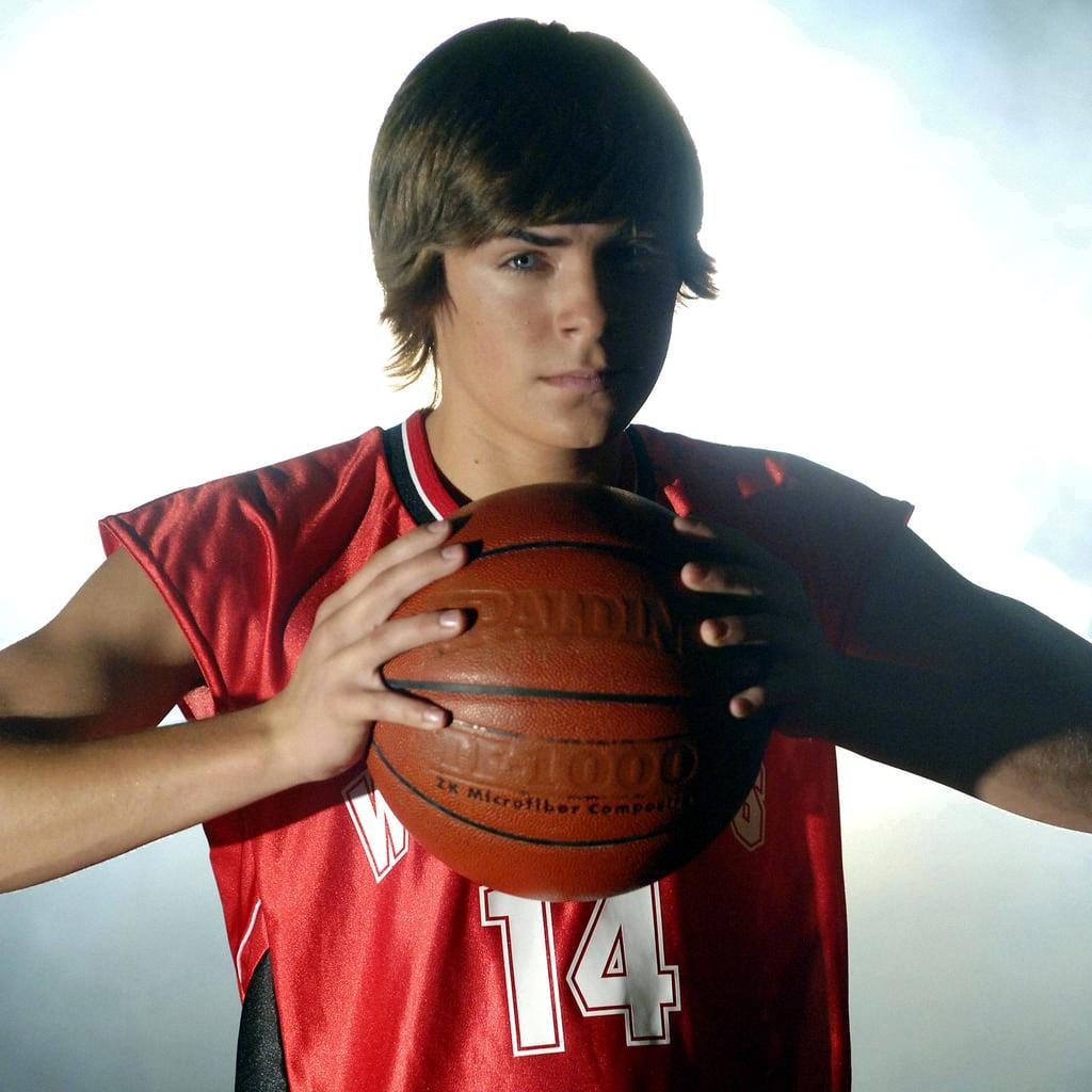 does zac efron sing in high school musical