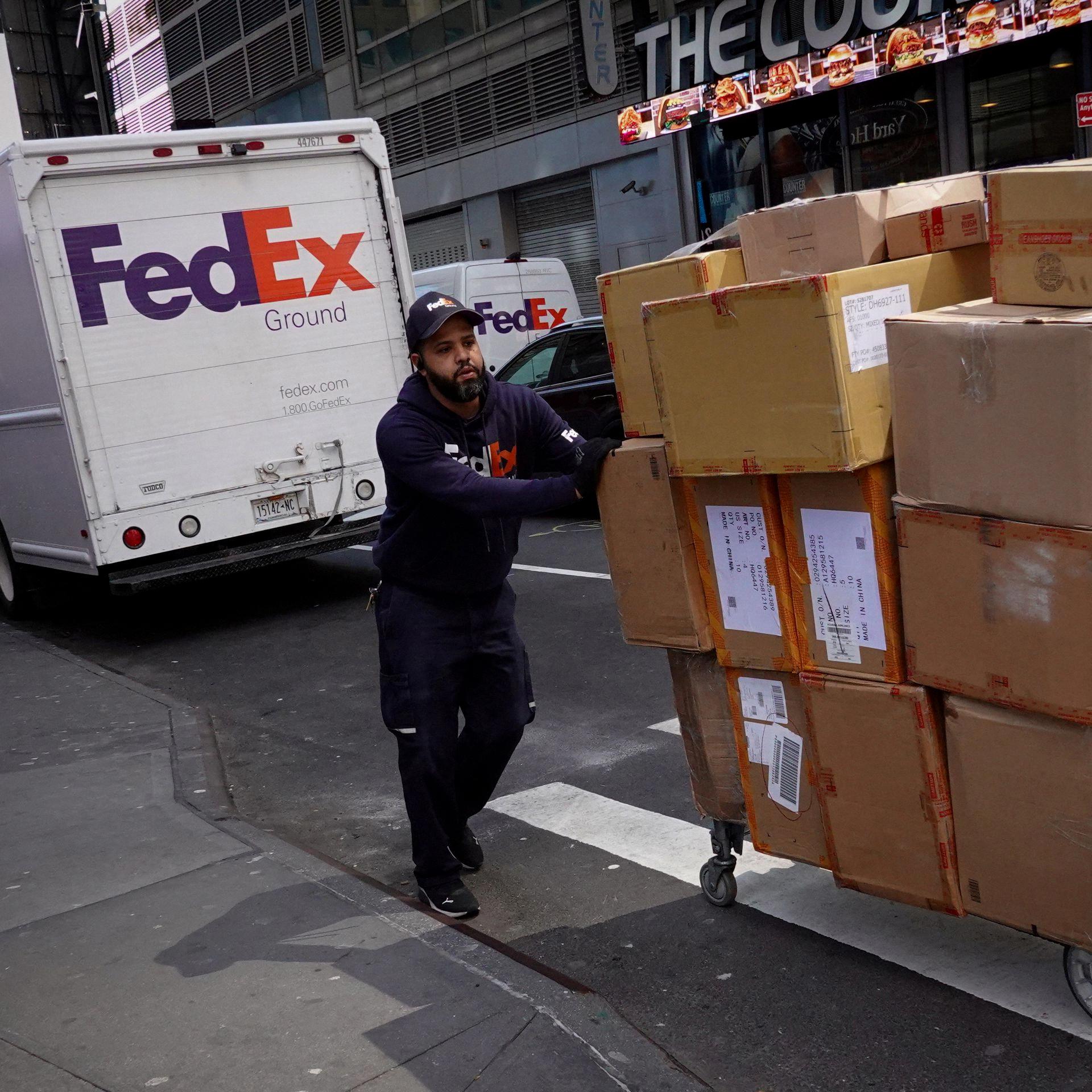 fedex delivery new years 2