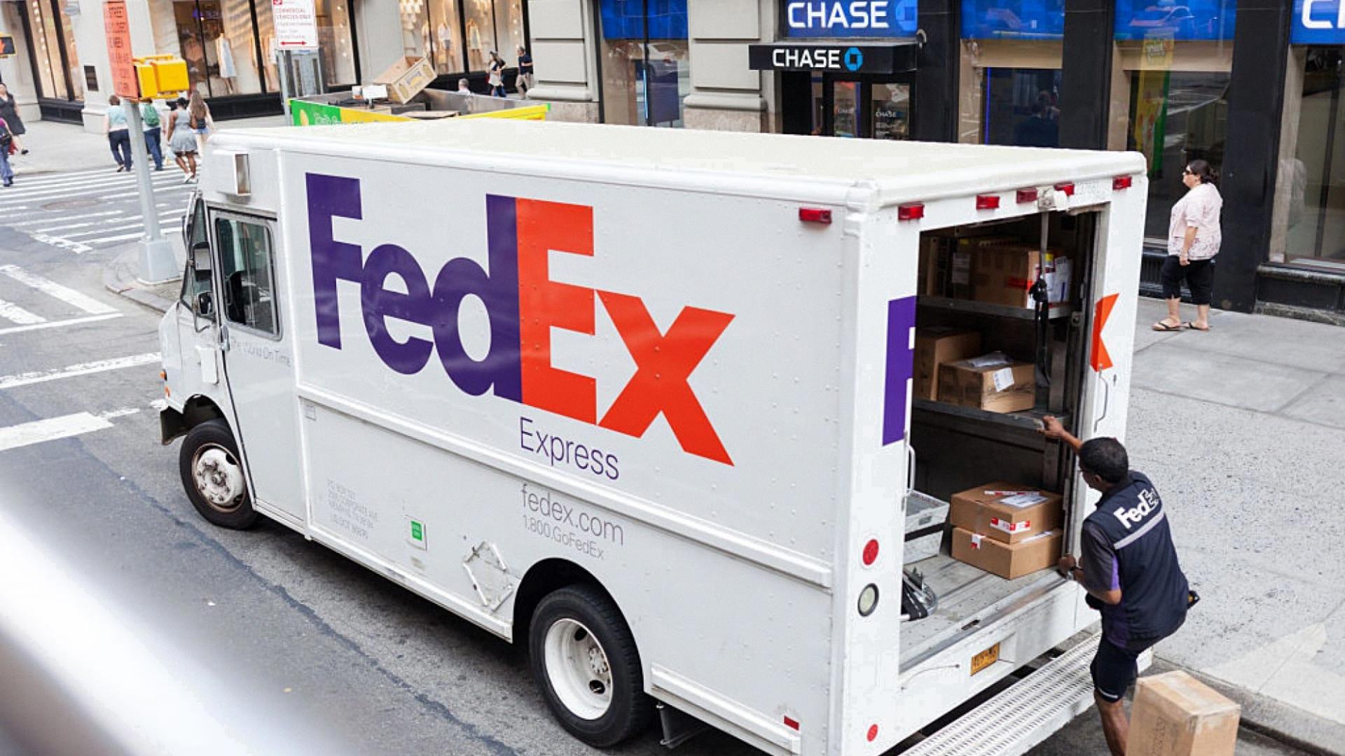 fedex delivery new years 4
