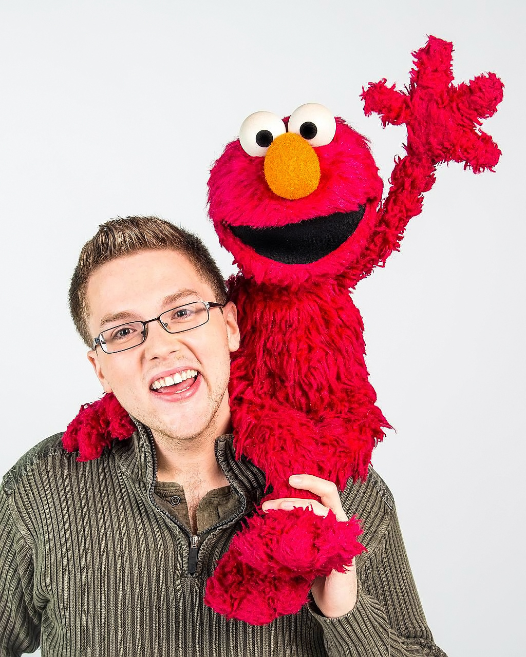 Ryan Dillon - The Distinct Voice Behind Quirky Elmo