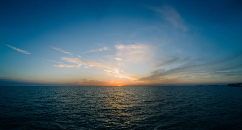 sailing-towards-the-horizon-in-the-ocean-s-vastness