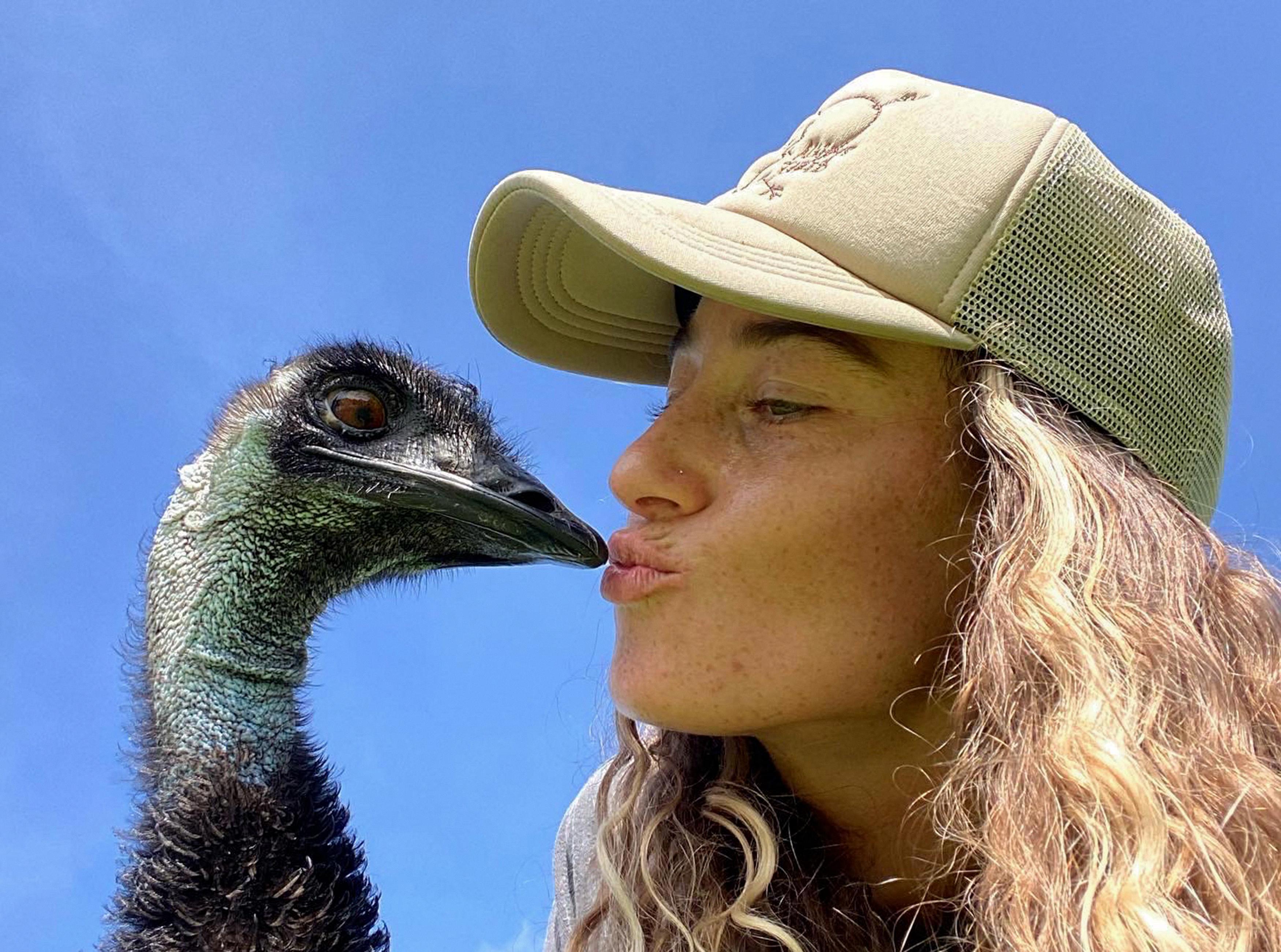 how long do emus live