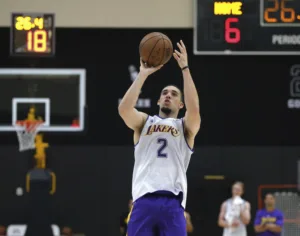 how old is liangelo ball 1 1