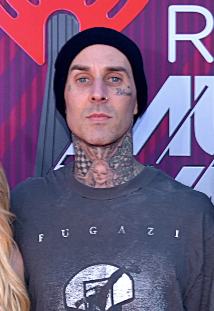 travis barker 1682699404