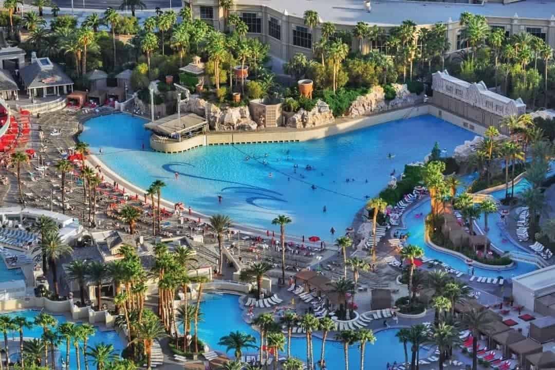 Is The Mandalay Bay Pool Free For Guests