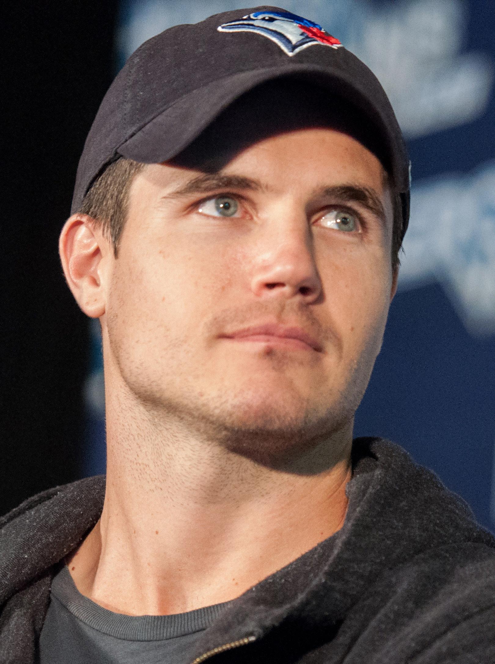 robbie amell brother