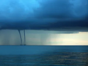 Tornadic Waterspout 1687428274