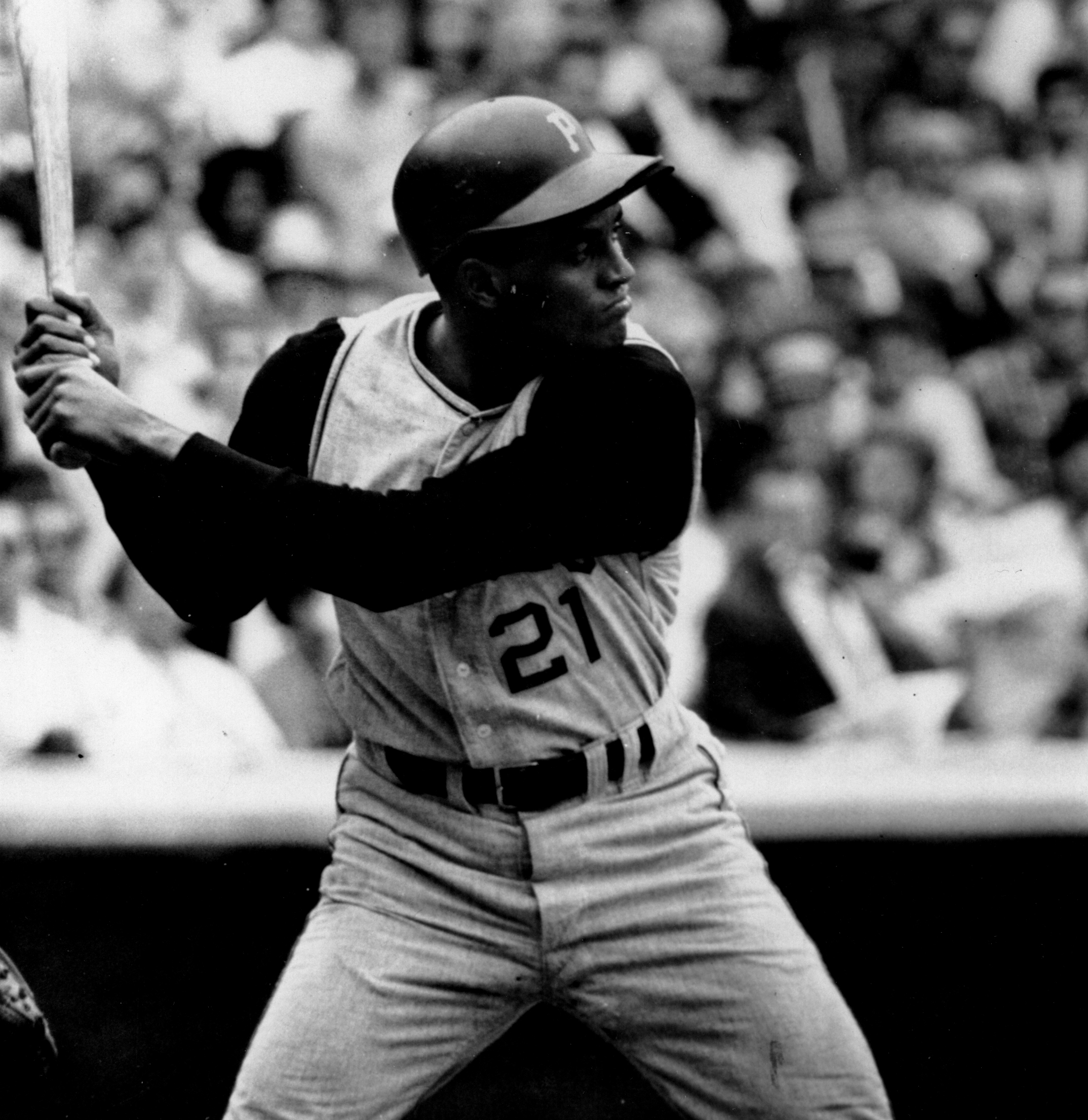 Roberto Clemente killed in plane crash, 1973 - ™