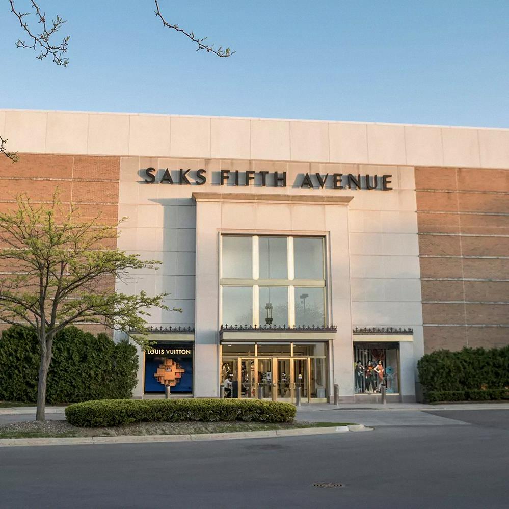 saks-fifth-avenue-offers-a-customer-centric-return-policy