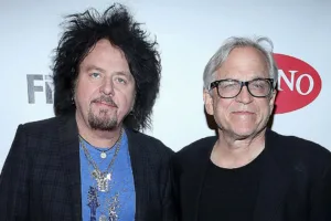 toto lead singer 1 1
