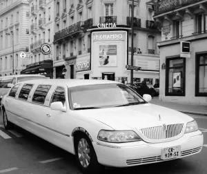 Limousine 1693648102