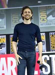 Tom Hiddleston 1693761387