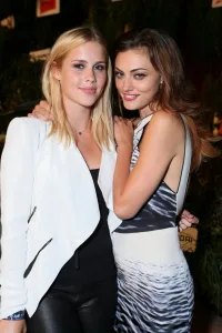 are claire holt and phoebe tonkin still friends 1 1
