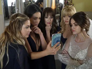 who is ad in pretty little liars 1
